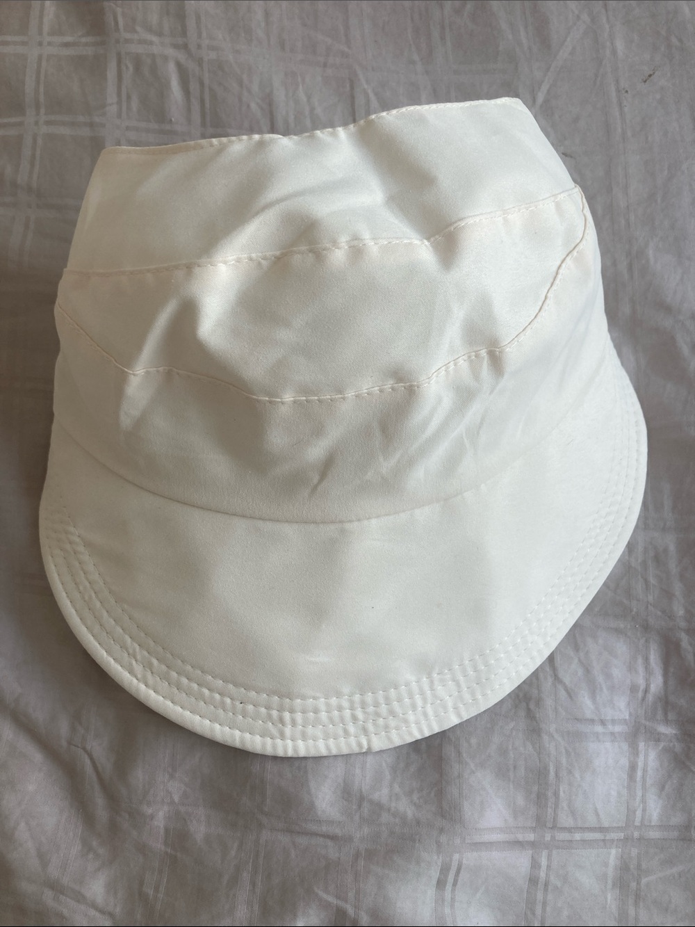 SHEIN White Classic Bucket Hat